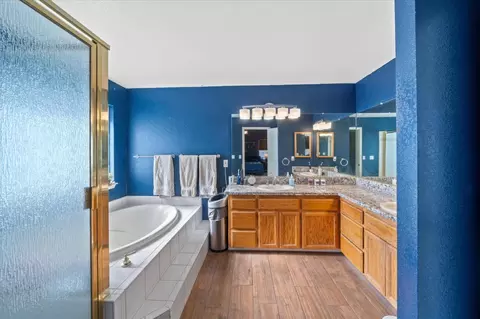 Bath - 722 Saint Thomas Pkwy, Redding, CA 96003 photo 1 of 3