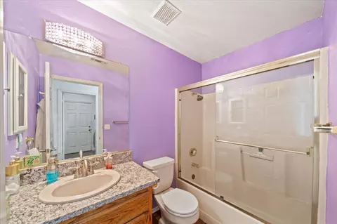 Bath - 722 Saint Thomas Pkwy, Redding, CA 96003 photo 3 of 3