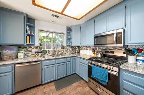 Kitchen - 722 Saint Thomas Pkwy, Redding, CA 96003 photo 1 of 4