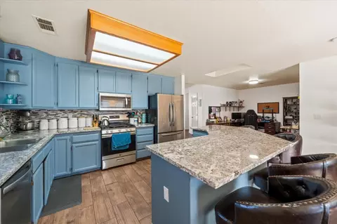 Kitchen - 722 Saint Thomas Pkwy, Redding, CA 96003 photo 3 of 4