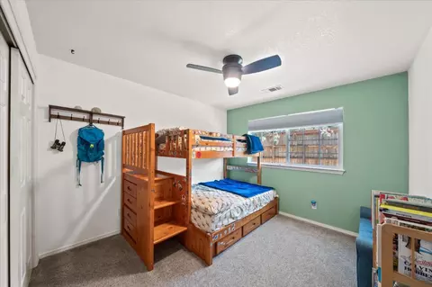 Bedroom - 722 Saint Thomas Pkwy, Redding, CA 96003 photo 3 of 6