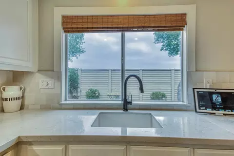 Kitchen - 18209 Stonegate Ct, Salinas, CA 93908 photo 3 of 4