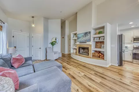 Living - 18209 Stonegate Ct, Salinas, CA 93908 photo 1 of 1