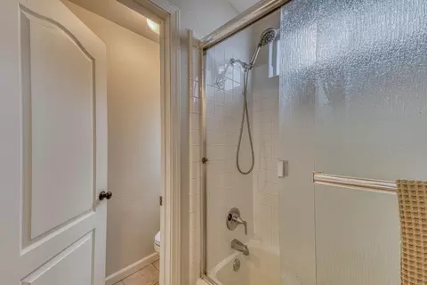 Bath - 18209 Stonegate Ct, Salinas, CA 93908 photo 2 of 4