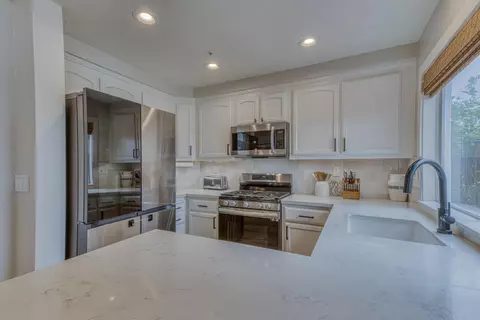 Kitchen - 18209 Stonegate Ct, Salinas, CA 93908 photo 1 of 4