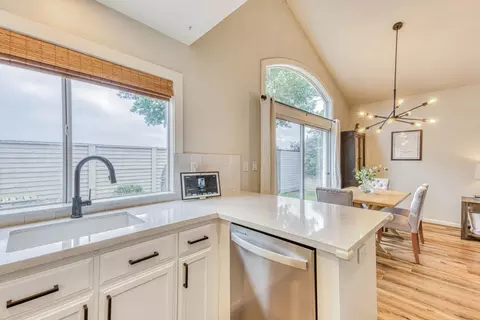 Kitchen - 18209 Stonegate Ct, Salinas, CA 93908 photo 4 of 4