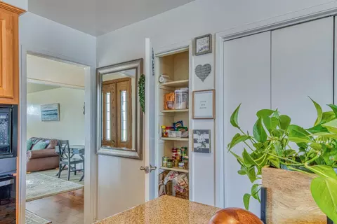 Entry Way - 752 A Middlefield Rd A, Salinas, CA 93906 photo 3 of 3