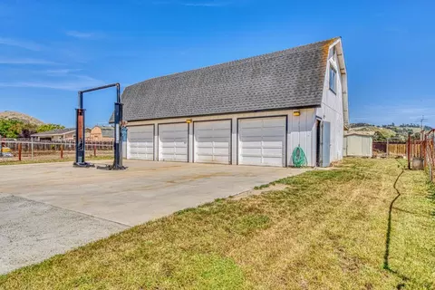 Exterior - 752 A Middlefield Rd A, Salinas, CA 93906 photo 2 of 15