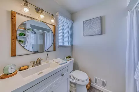 Bath - 752 A Middlefield Rd A, Salinas, CA 93906 photo 1 of 2