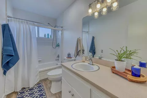 Bath - 752 A Middlefield Rd A, Salinas, CA 93906 photo 2 of 2