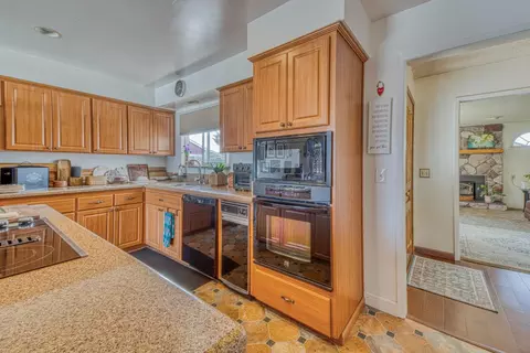 Kitchen - 752 A Middlefield Rd A, Salinas, CA 93906 photo 2 of 4