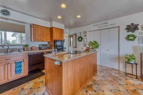 Kitchen - 752 A Middlefield Rd A, Salinas, CA 93906 photo 3 of 4