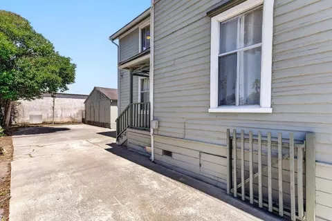 Exterior - 114 2nd St, Watsonville, CA 95076 photo 6 of 8