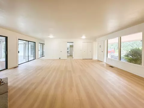 Living - 20521 Upper Hillview Dr, Sonora, CA 95370 photo 5 of 6