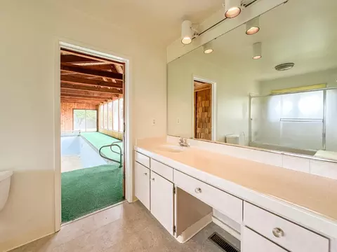 Bath - 20521 Upper Hillview Dr, Sonora, CA 95370 photo 3 of 3