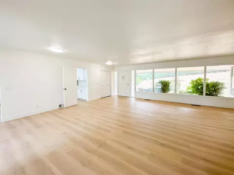 Living - 20521 Upper Hillview Dr, Sonora, CA 95370 photo 4 of 6
