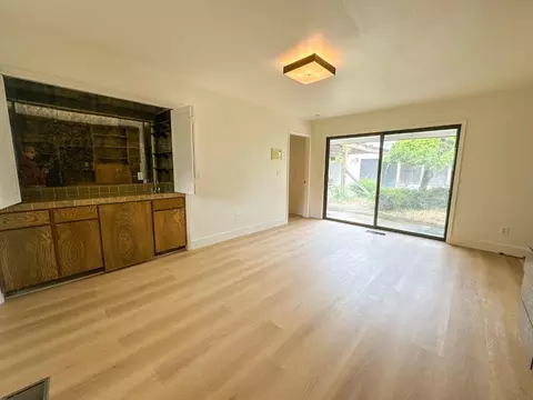 Living - 20521 Upper Hillview Dr, Sonora, CA 95370 photo 2 of 6