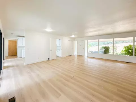 Living - 20521 Upper Hillview Dr, Sonora, CA 95370 photo 3 of 6