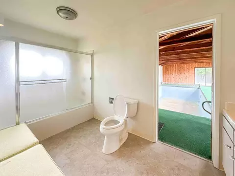 Bath - 20521 Upper Hillview Dr, Sonora, CA 95370 photo 2 of 3