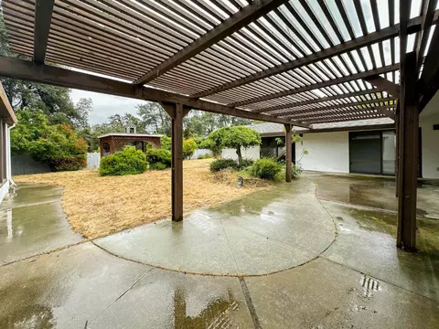 Exterior - 20521 Upper Hillview Dr, Sonora, CA 95370 photo 3 of 6