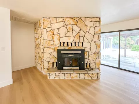 Living - 20521 Upper Hillview Dr, Sonora, CA 95370 photo 6 of 6