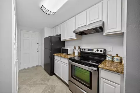 Kitchen - 5025 Pine Tree Ter, Campbell, CA 95008 photo 3 of 5