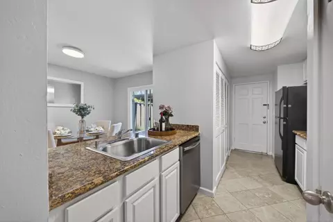 Kitchen - 5025 Pine Tree Ter, Campbell, CA 95008 photo 4 of 5