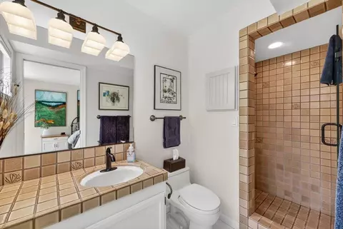 Bath - 107 Bar Harbor Ct, Aptos, CA 95003 photo 3 of 4