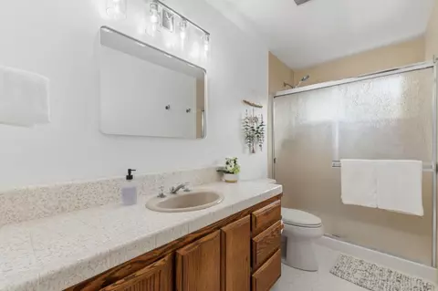 Bath - 1031 Oak Ave, Moss Beach, CA 94038 photo 2 of 2