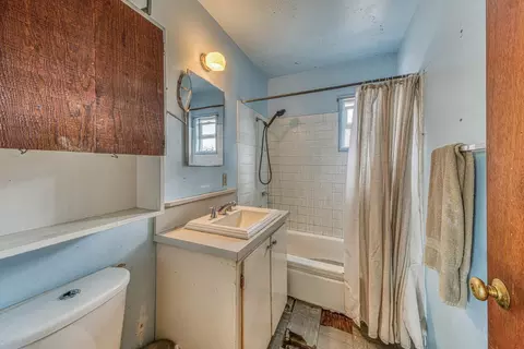 Bath - 1248 Harding St, Seaside, CA 93955 photo 1 of 1