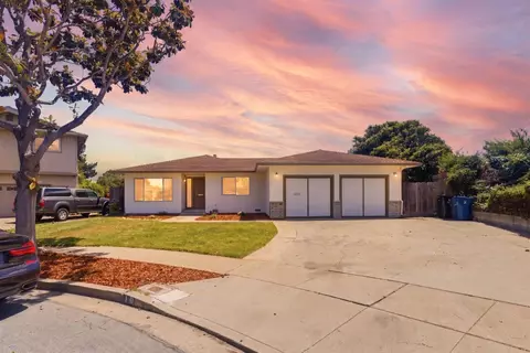 10 Saint Regis Cir, Salinas, CA 93905