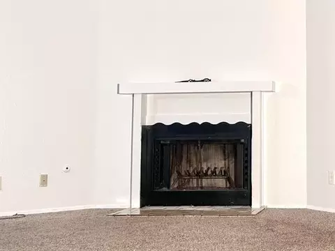 Living - 1975 Rohrer Dr, Turlock, CA 95382 photo 3 of 5