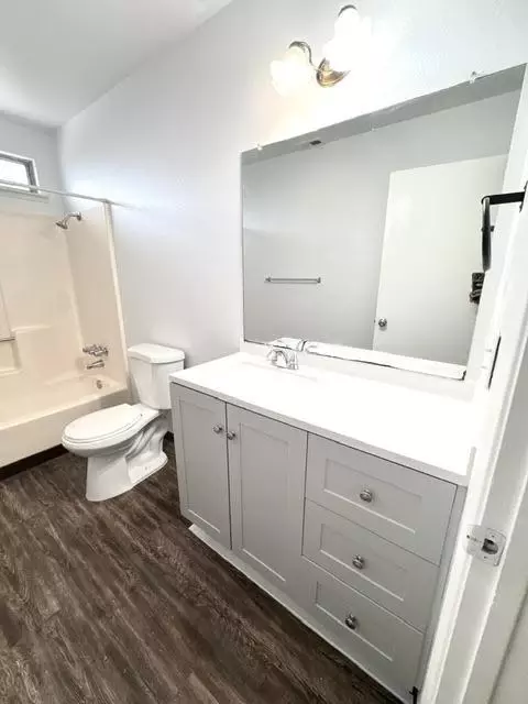 Bath - 1975 Rohrer Dr, Turlock, CA 95382 photo 5 of 5