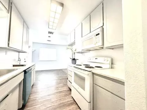 Kitchen - 1975 Rohrer Dr, Turlock, CA 95382 photo 2 of 4
