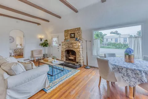 195 Cedar St, Pacific Grove, CA 93950