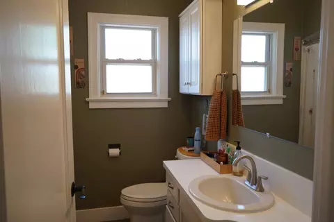 Bath - 2375 Old Calaveras Rd, Milpitas, CA 95035 photo 1 of 2