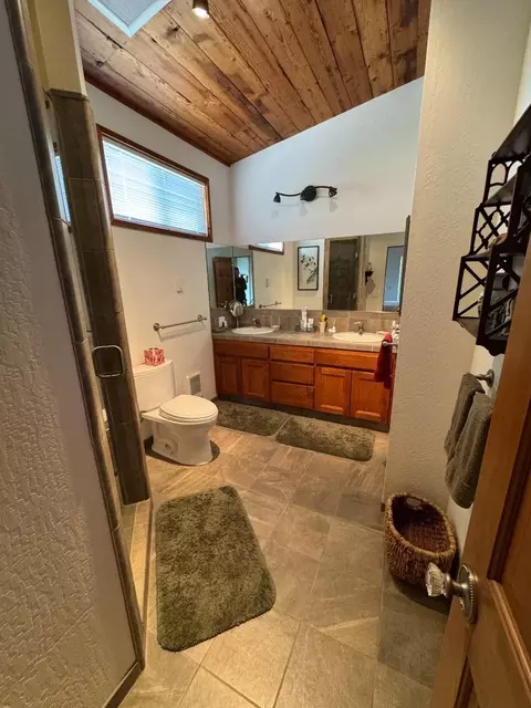 Bath - 2251 Folendorf Rd, Murphys, CA 95247 photo 4 of 6