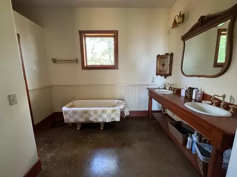 Bath - 2251 Folendorf Rd, Murphys, CA 95247 photo 1 of 6
