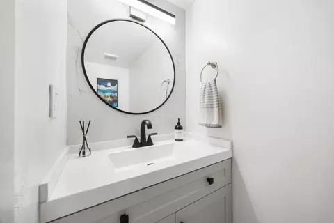 Bath - 1499 Terra Nova Blvd, Pacifica, CA 94044 photo 1 of 3