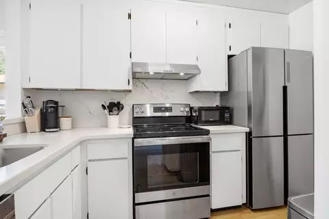 Kitchen - 1499 Terra Nova Blvd, Pacifica, CA 94044 photo 2 of 2