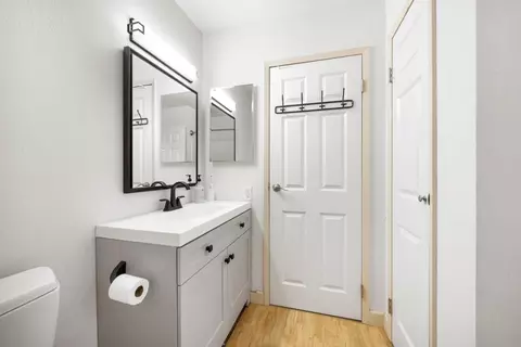 Bath - 1499 Terra Nova Blvd, Pacifica, CA 94044 photo 2 of 3