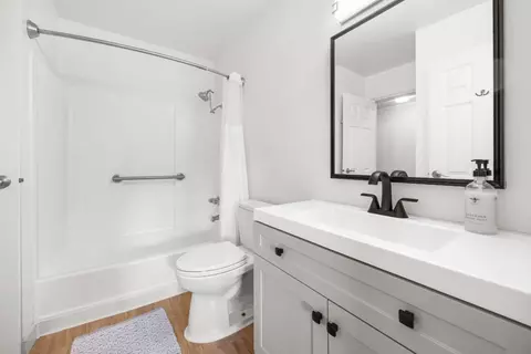 Bath - 1499 Terra Nova Blvd, Pacifica, CA 94044 photo 3 of 3