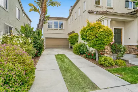 Exterior - 75 Paseo Dr, Watsonville, CA 95076 photo 2 of 6