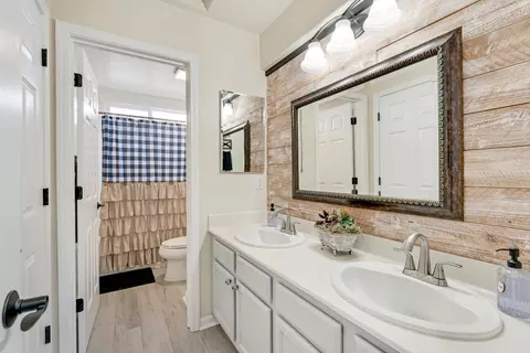 Bath - 75 Paseo Dr, Watsonville, CA 95076 photo 2 of 4