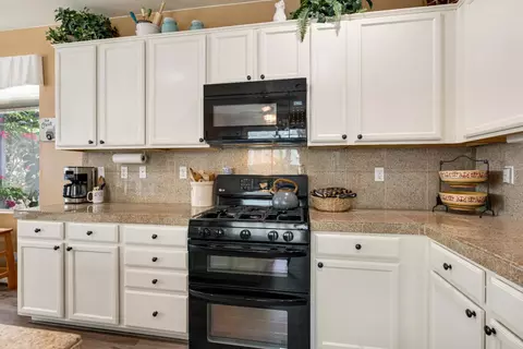 Kitchen - 75 Paseo Dr, Watsonville, CA 95076 photo 4 of 4