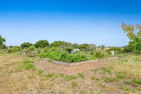 View/Area - 75 Paseo Dr, Watsonville, CA 95076 photo 2 of 5