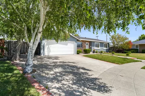 8633 Briarwood Ln, Dublin, CA 94568