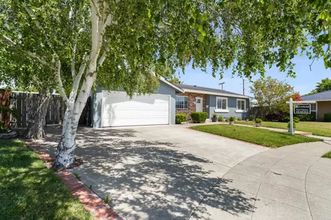 8633 Briarwood Ln, Dublin, CA 94568