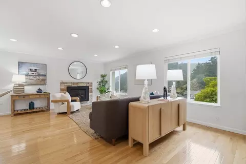 Living - 1352 Oddstad Blvd, Pacifica, CA 94044 photo 2 of 8