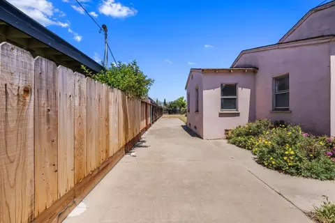 Exterior - 1119 C St, Salinas, CA 93905 photo 5 of 10